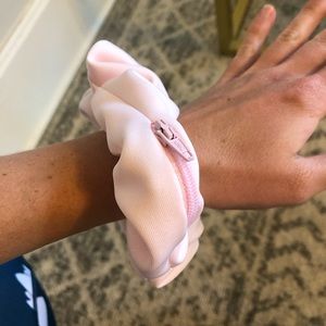 Scuba Scrunchie with Zipper Storage. Runchie